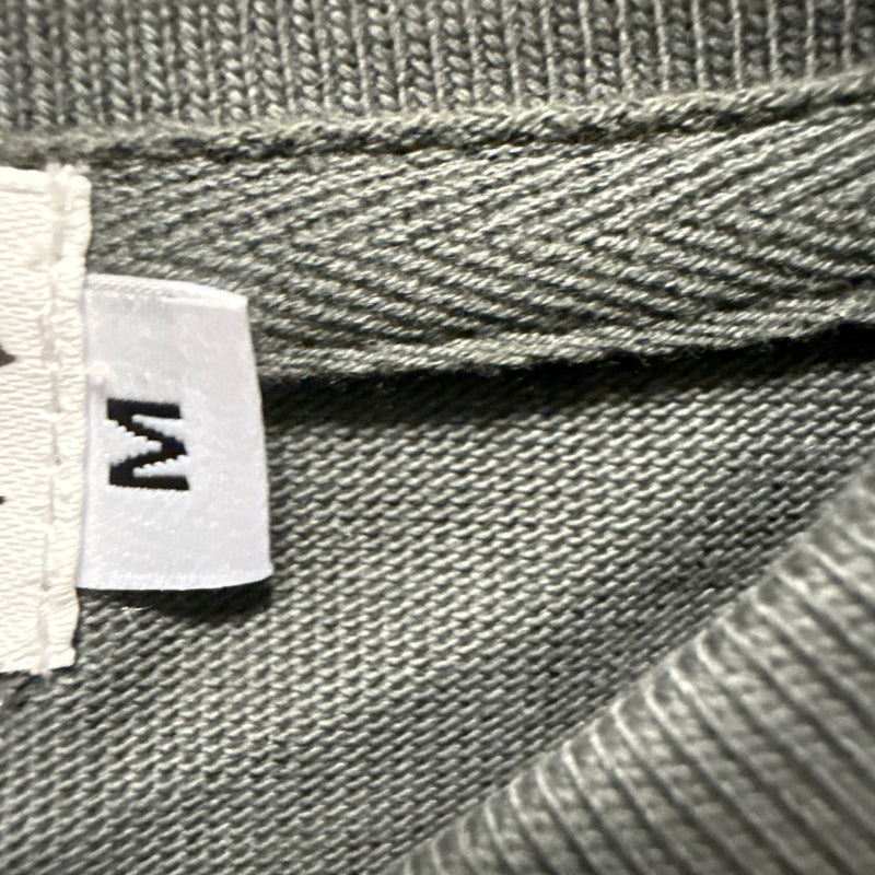 Size medium 1/1 sample, 3-5 days shipping